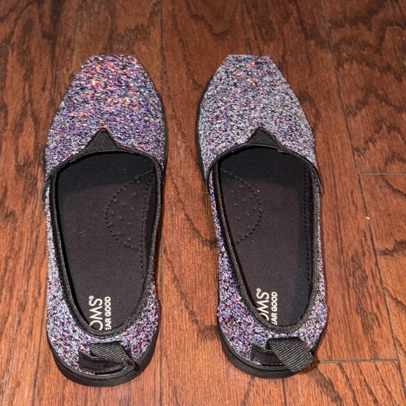 New in box - kids black chunky glitter ✨ Tom’s slides in size 4 youth. - Picture 6 of 9